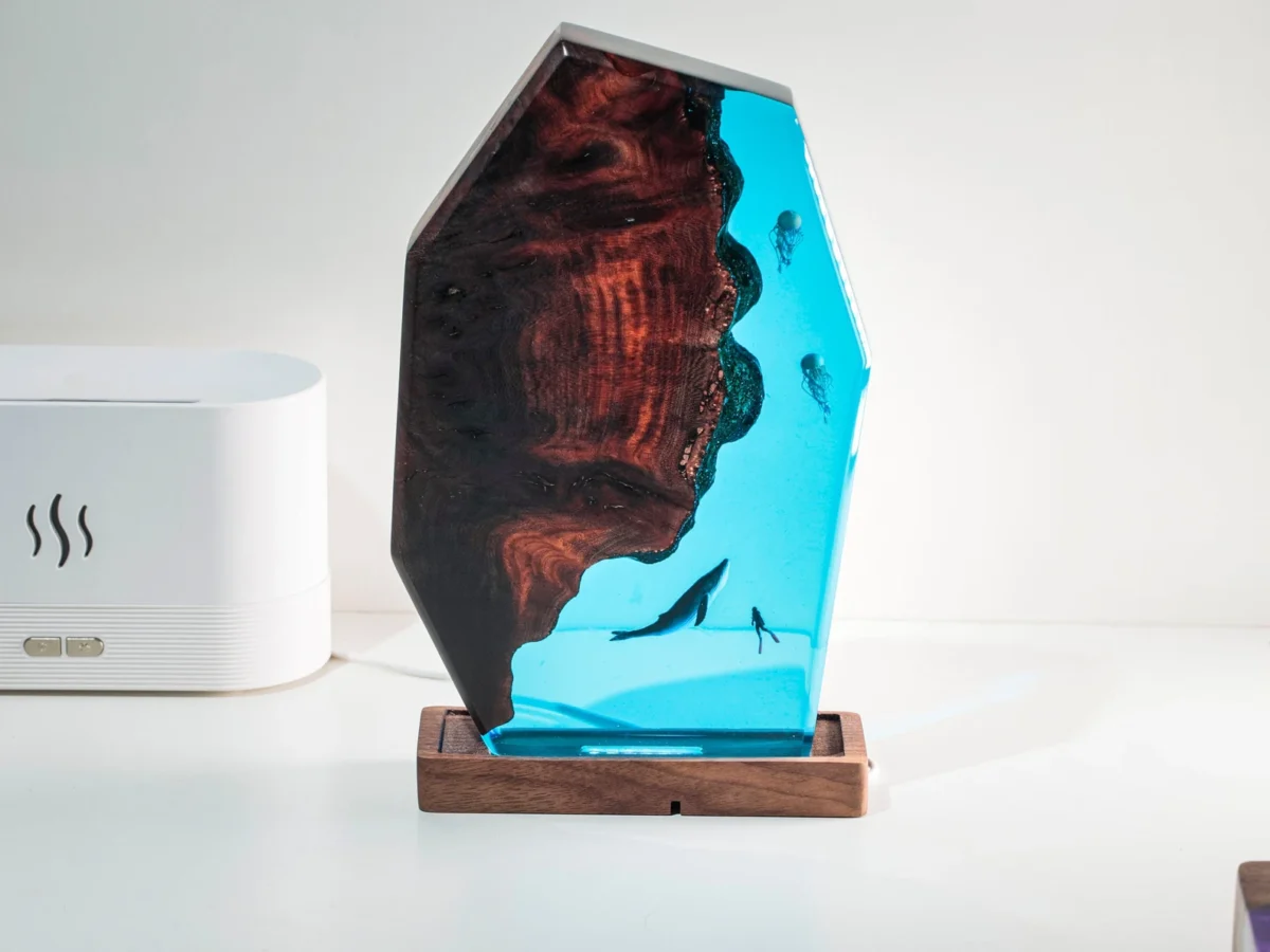 DEEP WHALE SEA LAMP - Polygon