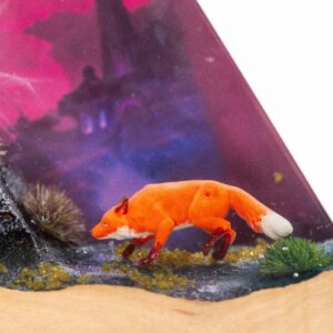 Imprisoned Fox Triangle Epoxy Lamp