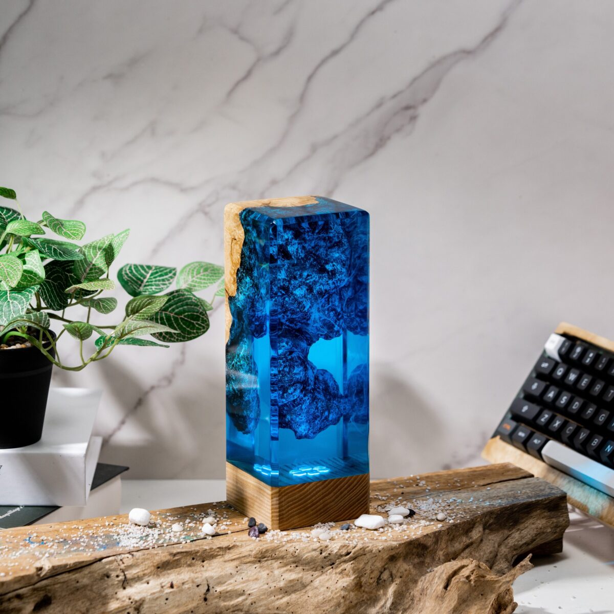 DEEP BLUE OCEAN Resin Lamp