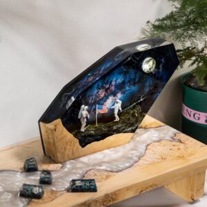 EXPLORE THE PLANETS Epoxy Lamp