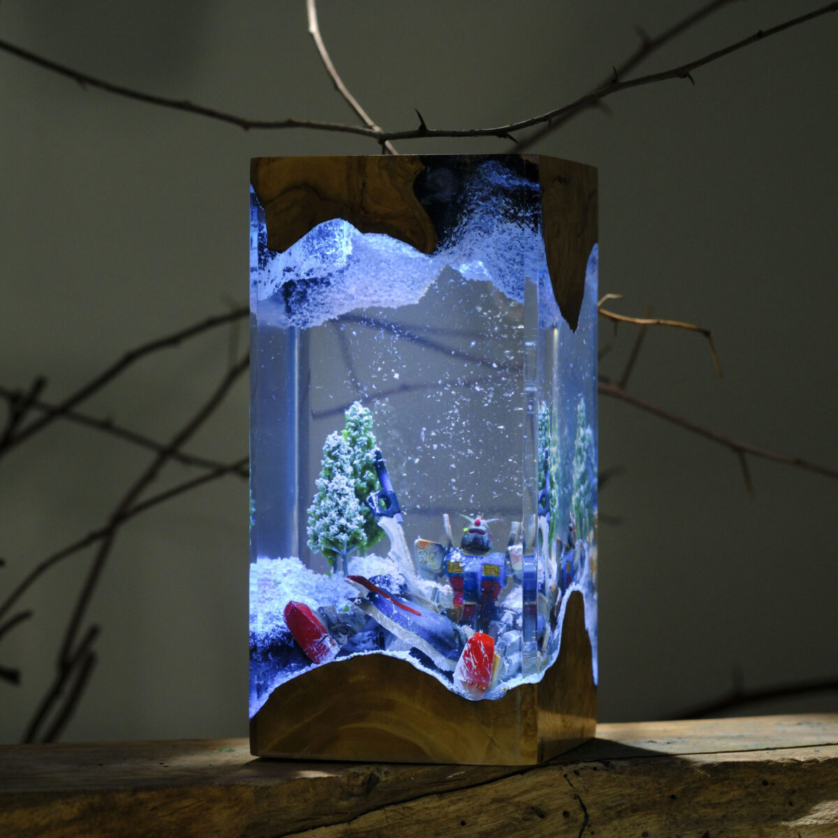 Broken Gundam in Antarctic Resin Lamp